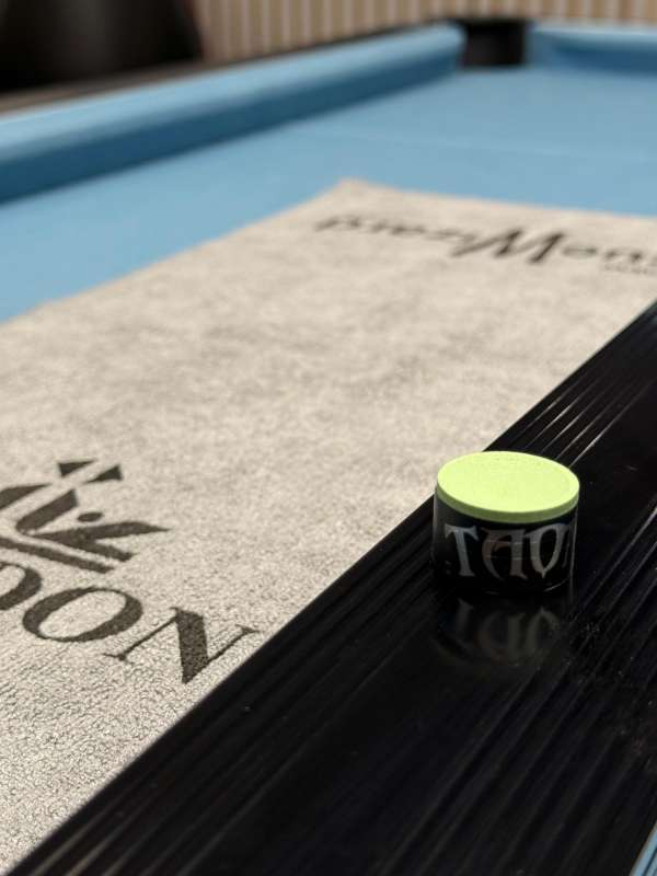 Cue & Case Package with extension, towel & Taom V10 chalk - Image 3
