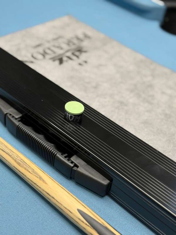 Cue & Case Package with extension, towel & Taom V10 chalk - Image 4